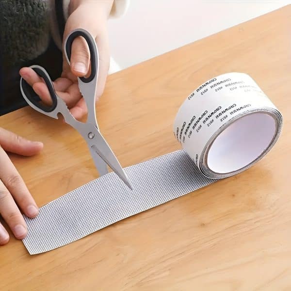 Cinta para Reparar Mosquiteros con Adhesivo 2mts. - Imagen 3